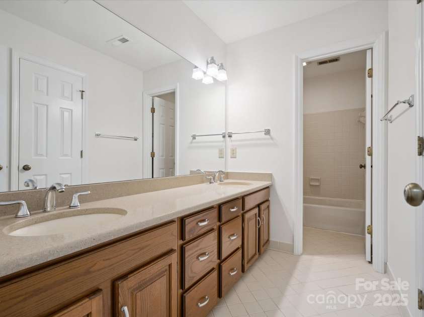 3701 Bounty Court, Matthews, NC 28104.  MLS# CAR4275377, YatesRealty ID 24313. 