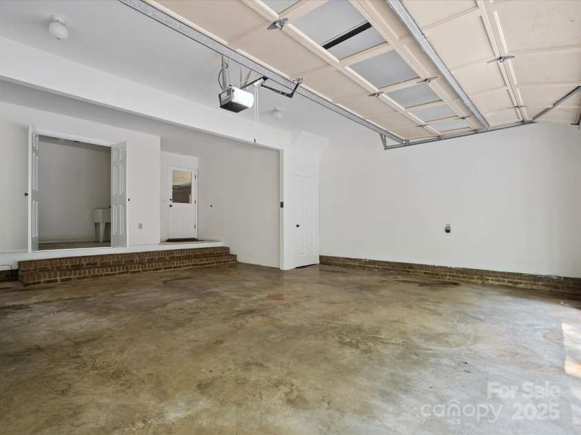 3701 Bounty Court, Matthews, NC 28104.  MLS# CAR4275377, YatesRealty ID 24313. 