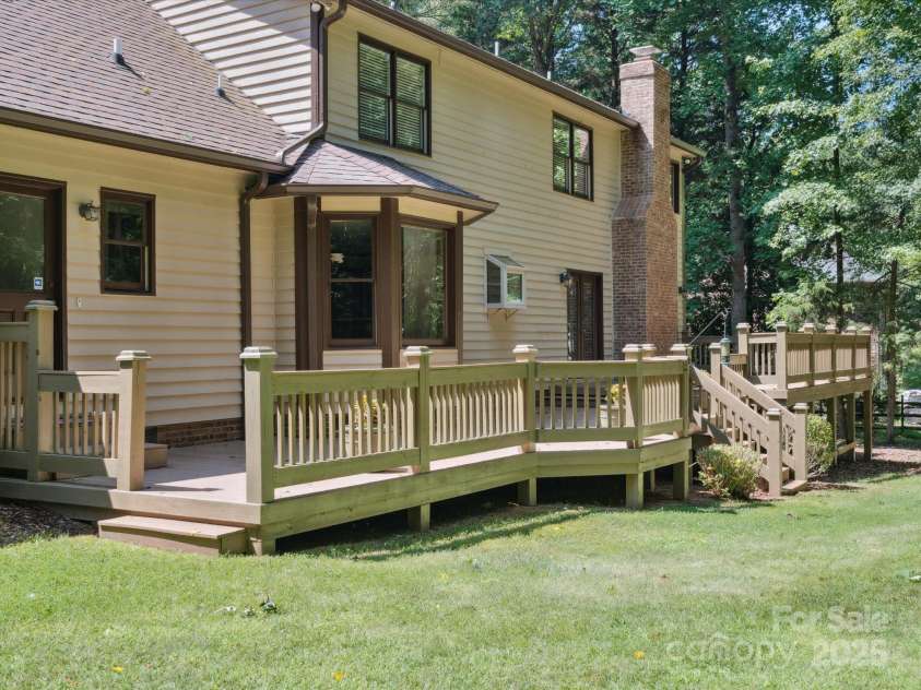 3701 Bounty Court, Matthews, NC 28104.  MLS# CAR4275377, YatesRealty ID 24313. 