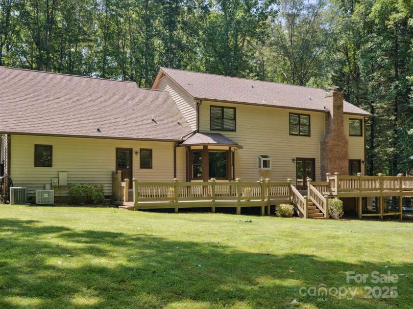 3701 Bounty Court, Matthews, NC 28104.  MLS# CAR4275377, YatesRealty ID 24313. 