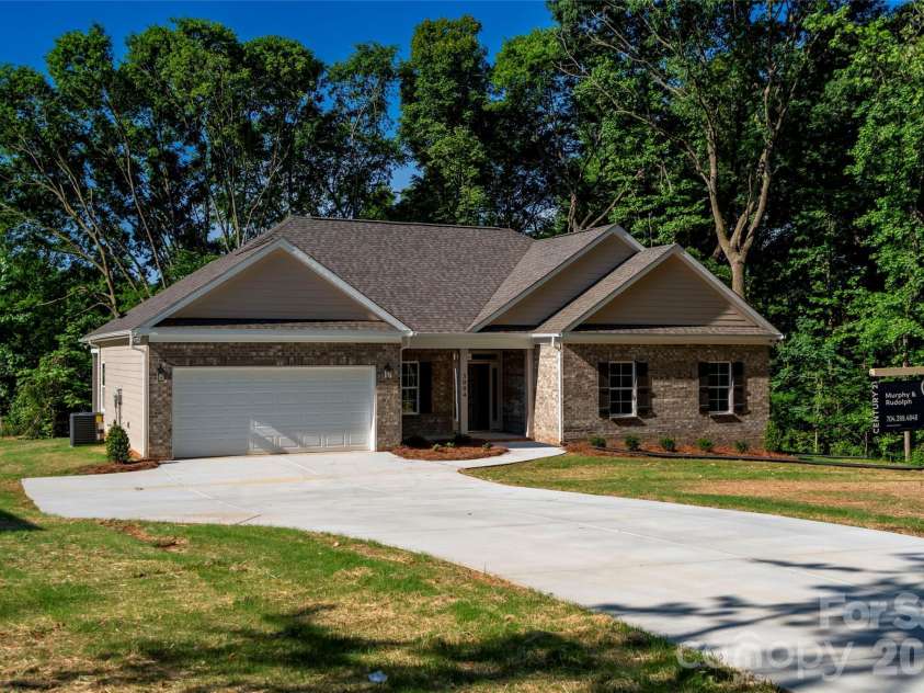 3004 Buffet Lane, Monroe, NC 28110.  MLS# CAR4382405, YatesRealty ID 24316. 