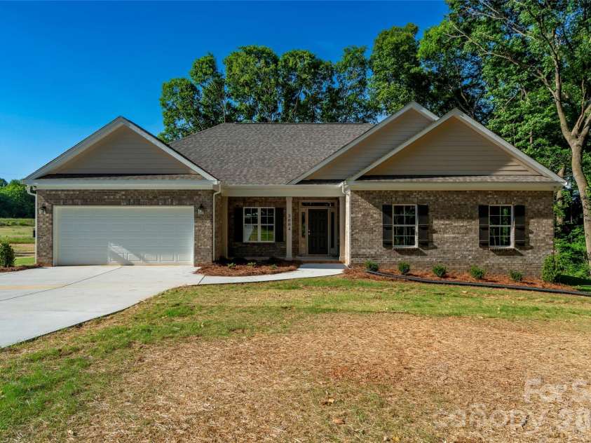 3004 Buffet Lane, Monroe, NC 28110.  MLS# CAR4382405, YatesRealty ID 24316. 