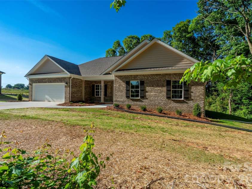 3004 Buffet Lane, Monroe, NC 28110.  MLS# CAR4382405, YatesRealty ID 24316. 