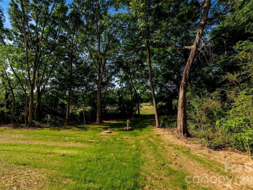 3004 Buffet Lane, Monroe, NC 28110.  MLS# CAR4382405, YatesRealty ID 24316. 