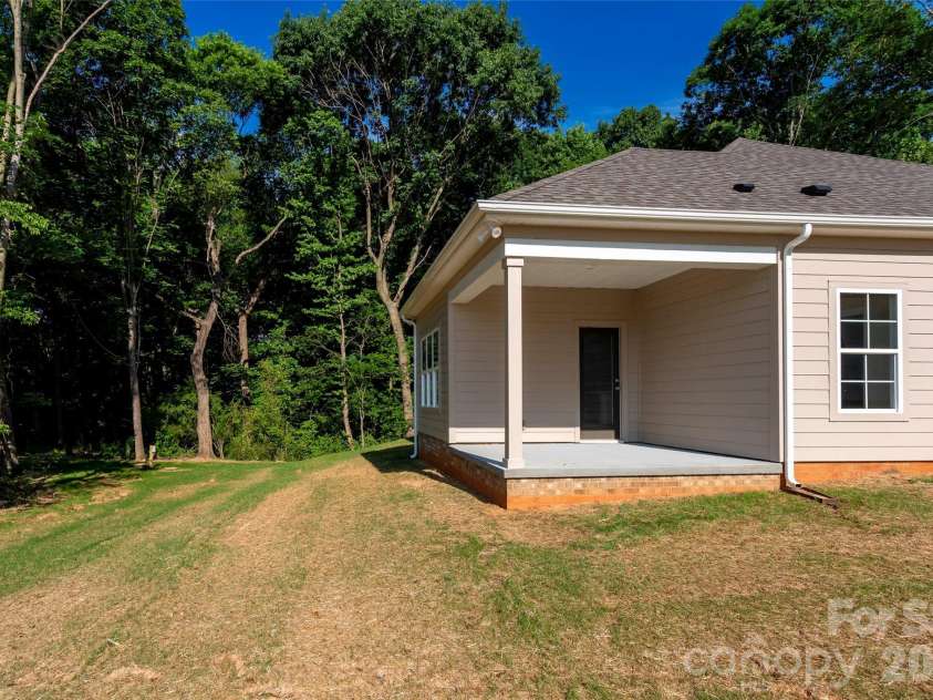 3004 Buffet Lane, Monroe, NC 28110.  MLS# CAR4382405, YatesRealty ID 24316. 