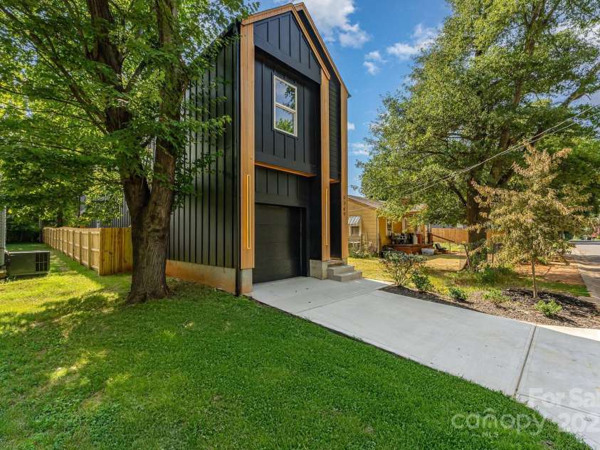 3049 Reid Avenue, Charlotte, NC 28208.  MLS# CAR4276682, YatesRealty ID 24317. 