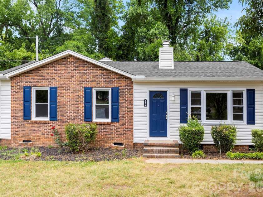 871 Rolling Green Drive, Rock Hill, SC 29730.  MLS# CAR4379947, YatesRealty ID 24317. 