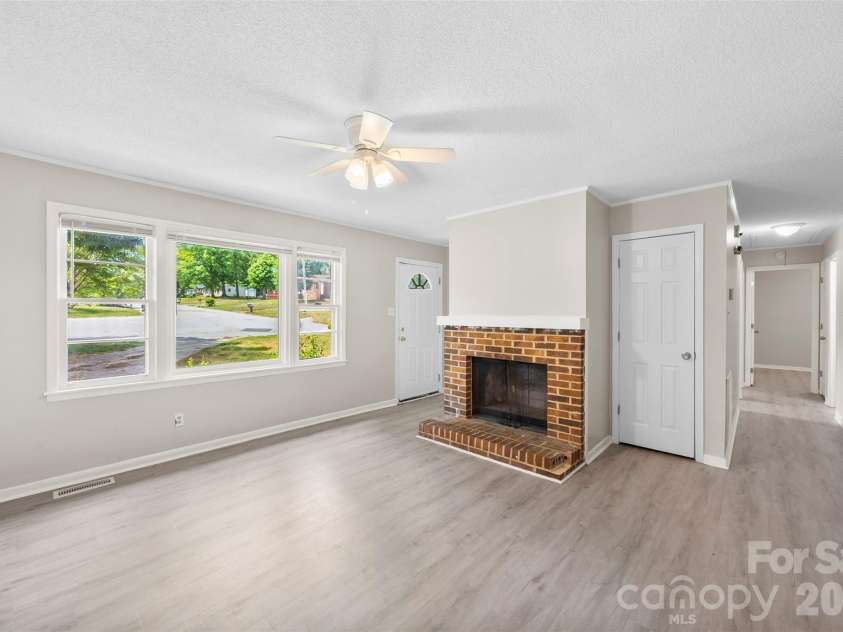 871 Rolling Green Drive, Rock Hill, SC 29730.  MLS# CAR4379947, YatesRealty ID 24317. 