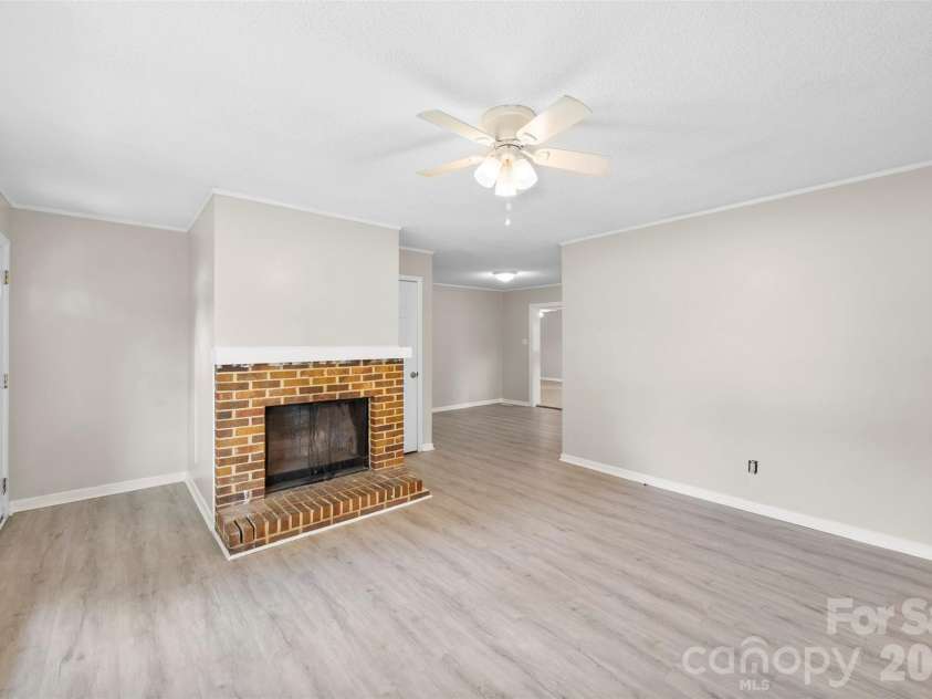871 Rolling Green Drive, Rock Hill, SC 29730.  MLS# CAR4379947, YatesRealty ID 24317. 