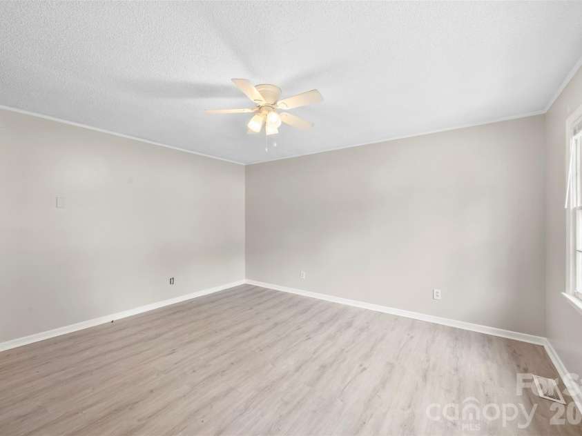 871 Rolling Green Drive, Rock Hill, SC 29730.  MLS# CAR4379947, YatesRealty ID 24317. 