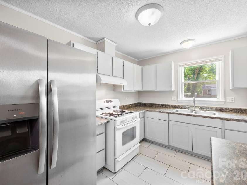 871 Rolling Green Drive, Rock Hill, SC 29730.  MLS# CAR4379947, YatesRealty ID 24317. 