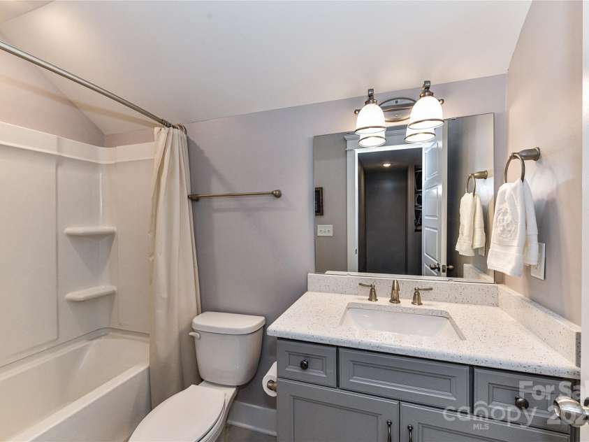 5129 Devonshire Road, Denver, NC 28037.  MLS# CAR4275511, YatesRealty ID 24318. Full Bath on upper level with quartz vanity & tub/shower!