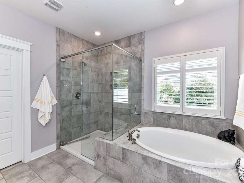 5129 Devonshire Road, Denver, NC 28037.  MLS# CAR4275511, YatesRealty ID 24318. Primary Bath features garden tub with tile surround & tiled shower!