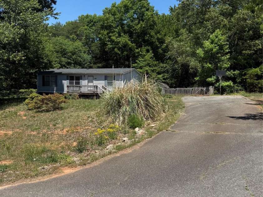 6237 Burnhurst Lane, Denver, NC 28037.  MLS# CAR4384264, YatesRealty ID 24318. Paved driveway with plenty of parking. 