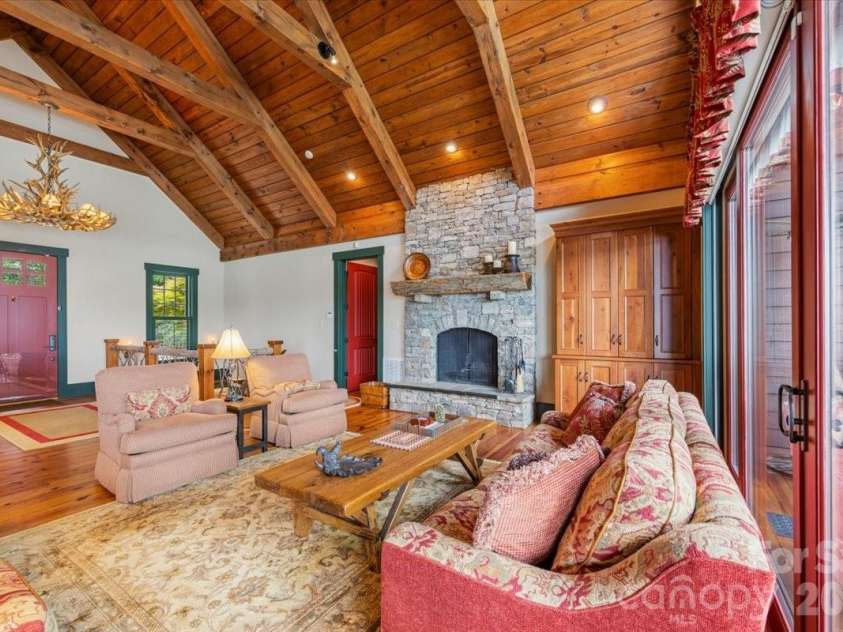 5140 Beech Bluff Drive, Morganton, NC 28655.  MLS# CAR4420970, YatesRealty ID 2432. Great room