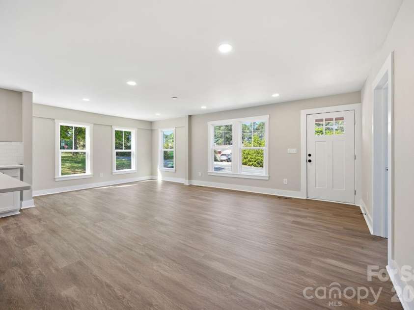 1012 Midlake Road, Kannapolis, NC 28083.  MLS# CAR4378685, YatesRealty ID 24320. 