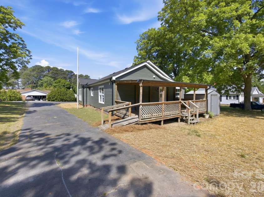 1012 Midlake Road, Kannapolis, NC 28083.  MLS# CAR4378685, YatesRealty ID 24320. 