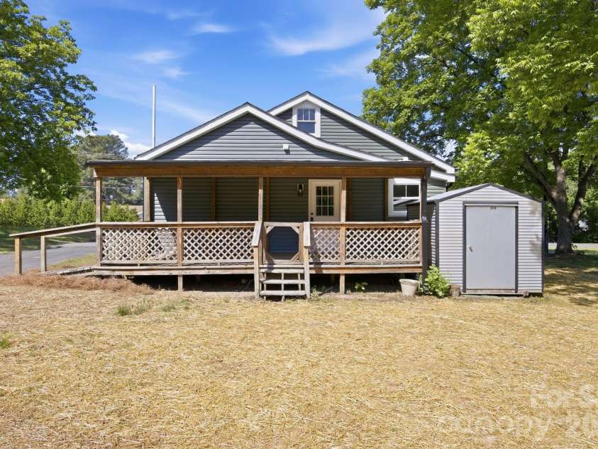 1012 Midlake Road, Kannapolis, NC 28083.  MLS# CAR4378685, YatesRealty ID 24320. 