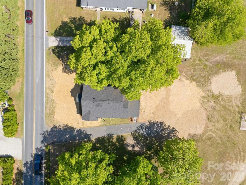1012 Midlake Road, Kannapolis, NC 28083.  MLS# CAR4378685, YatesRealty ID 24320. 