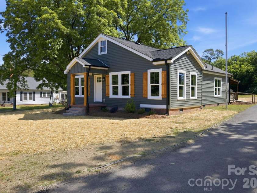 1012 Midlake Road, Kannapolis, NC 28083.  MLS# CAR4378685, YatesRealty ID 24320. 
