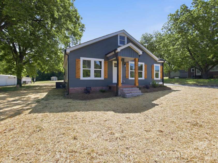 1012 Midlake Road, Kannapolis, NC 28083.  MLS# CAR4378685, YatesRealty ID 24320. 