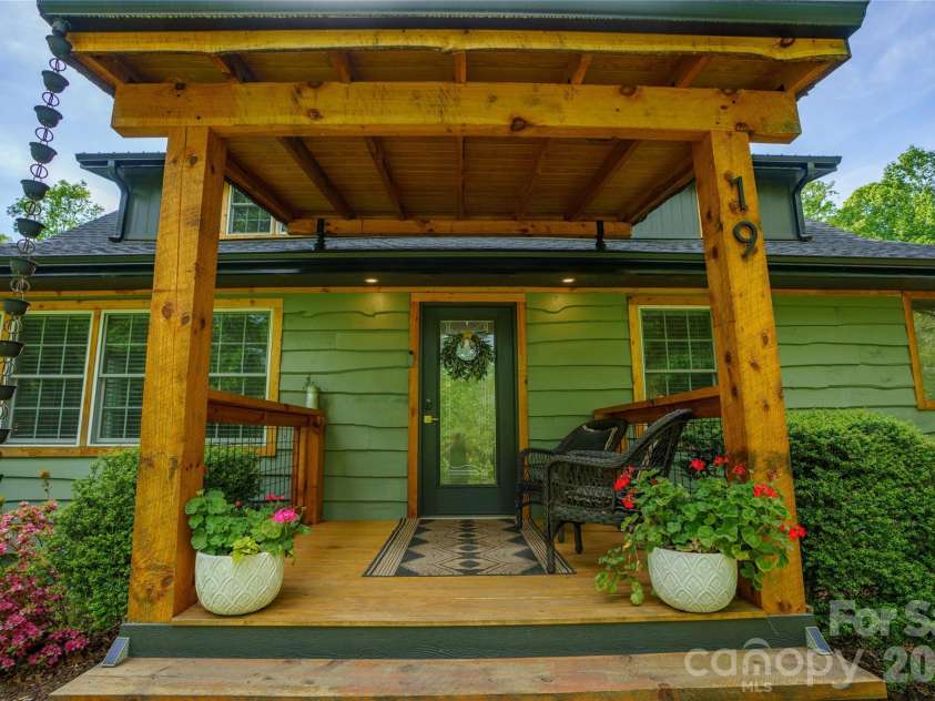 19 Chipping Green Drive, Arden, NC 28704.  MLS# CAR4378593, YatesRealty ID 24321. 