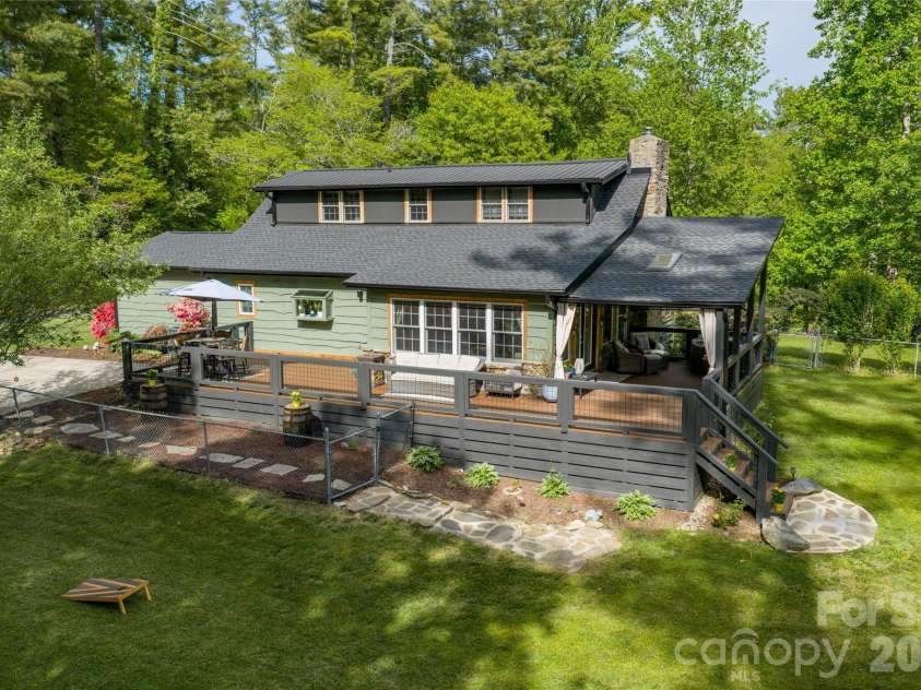 19 Chipping Green Drive, Arden, NC 28704.  MLS# CAR4378593, YatesRealty ID 24321. 
