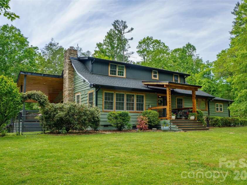 19 Chipping Green Drive, Arden, NC 28704.  MLS# CAR4378593, YatesRealty ID 24321. 