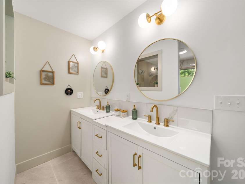 19 Chipping Green Drive, Arden, NC 28704.  MLS# CAR4378593, YatesRealty ID 24321. 