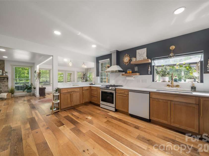 19 Chipping Green Drive, Arden, NC 28704.  MLS# CAR4378593, YatesRealty ID 24321. 