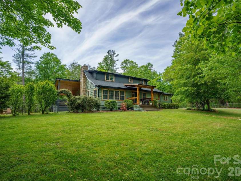19 Chipping Green Drive, Arden, NC 28704.  MLS# CAR4378593, YatesRealty ID 24321. 