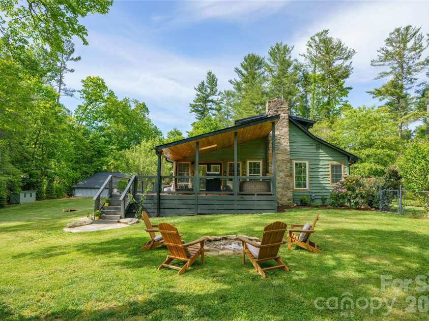 19 Chipping Green Drive, Arden, NC 28704.  MLS# CAR4378593, YatesRealty ID 24321. 