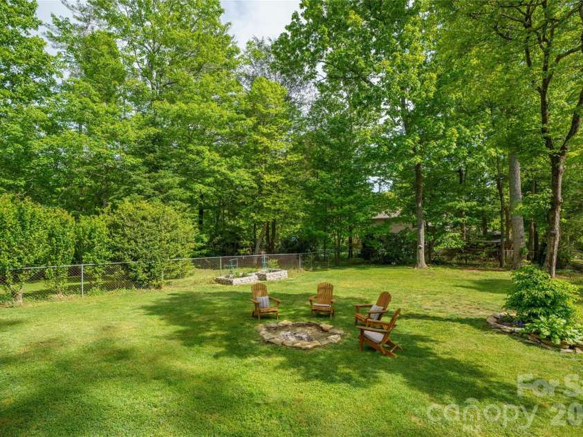 19 Chipping Green Drive, Arden, NC 28704.  MLS# CAR4378593, YatesRealty ID 24321. 