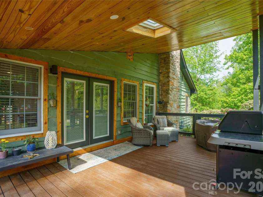19 Chipping Green Drive, Arden, NC 28704.  MLS# CAR4378593, YatesRealty ID 24321. 