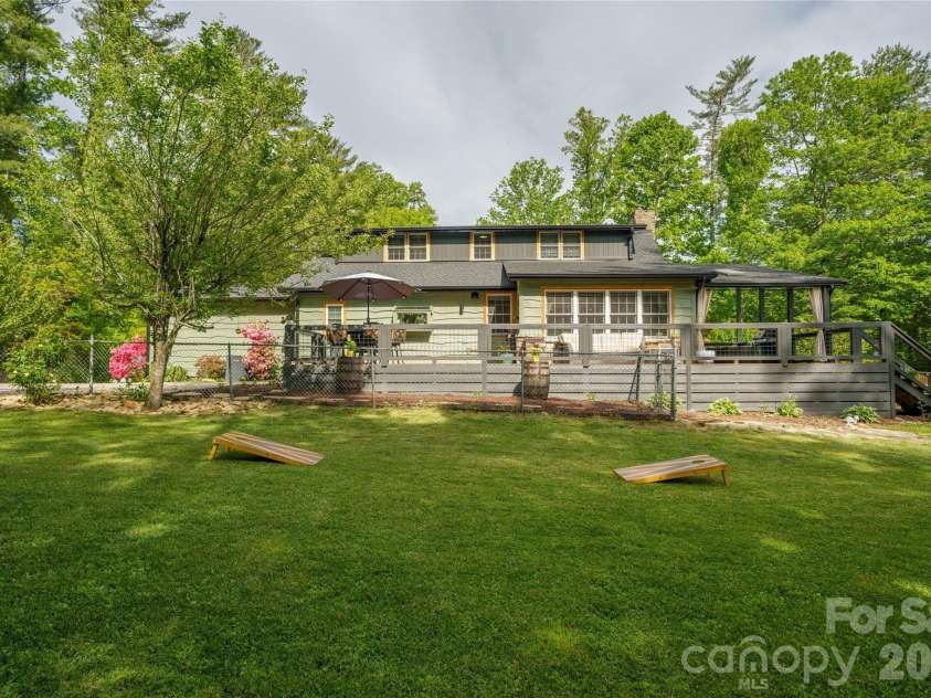 19 Chipping Green Drive, Arden, NC 28704.  MLS# CAR4378593, YatesRealty ID 24321. 
