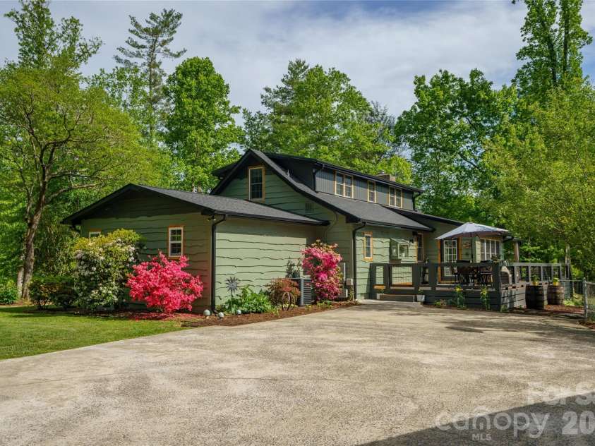19 Chipping Green Drive, Arden, NC 28704.  MLS# CAR4378593, YatesRealty ID 24321. 