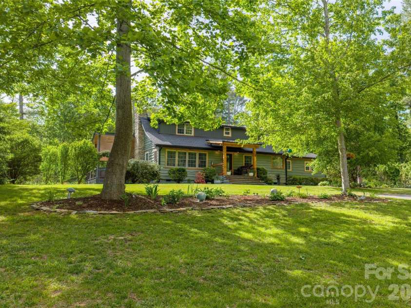 19 Chipping Green Drive, Arden, NC 28704.  MLS# CAR4378593, YatesRealty ID 24321. 