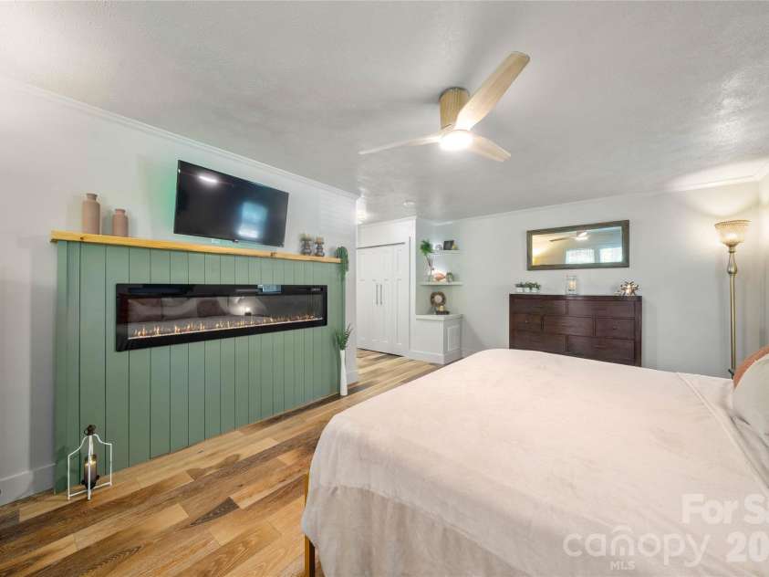 19 Chipping Green Drive, Arden, NC 28704.  MLS# CAR4378593, YatesRealty ID 24321. 