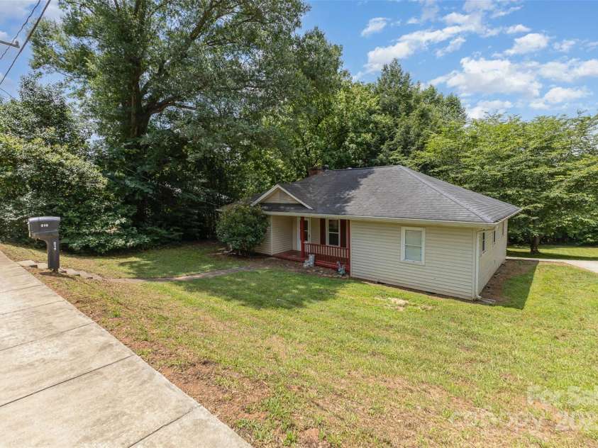 210 Tuckaseege Road, Mount Holly, NC 28120.  MLS# CAR4276694, YatesRealty ID 24322. 