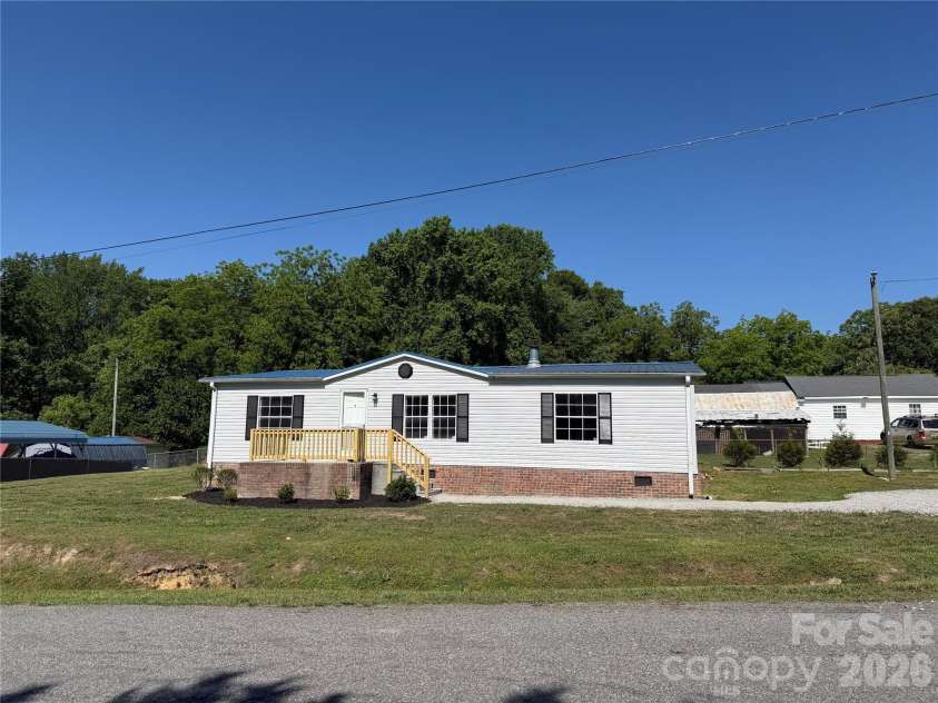 222 Maine Avenue, Bessemer City, NC 28016.  MLS# CAR4384367, YatesRealty ID 24322. 