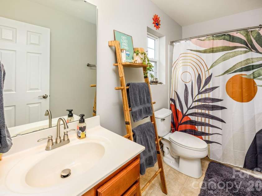 2911 Glazer Valley Court, Charlotte, NC 28214.  MLS# CAR4375536, YatesRealty ID 24323. Full Bath