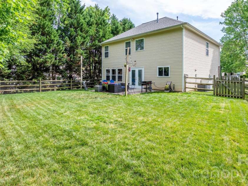 2911 Glazer Valley Court, Charlotte, NC 28214.  MLS# CAR4375536, YatesRealty ID 24323. Fully Fenced Level Backyard