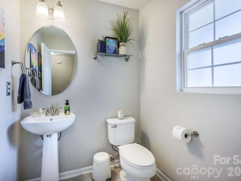 2911 Glazer Valley Court, Charlotte, NC 28214.  MLS# CAR4375536, YatesRealty ID 24323. Half Bath