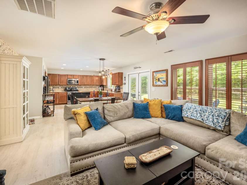 2911 Glazer Valley Court, Charlotte, NC 28214.  MLS# CAR4375536, YatesRealty ID 24323. Open Floor Plan