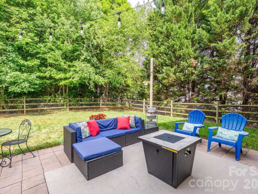 2911 Glazer Valley Court, Charlotte, NC 28214.  MLS# CAR4375536, YatesRealty ID 24323. Private Backyard