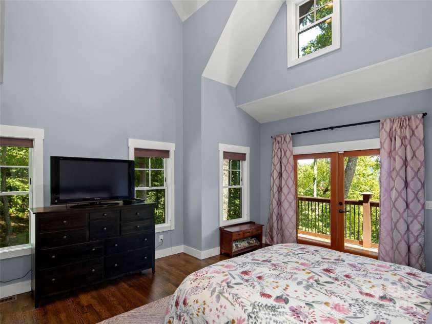 711 Winfield Drive, Clyde, NC 28721.  MLS# CAR4275382, YatesRealty ID 24323. 
