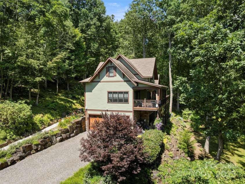 711 Winfield Drive, Clyde, NC 28721.  MLS# CAR4275382, YatesRealty ID 24323. 