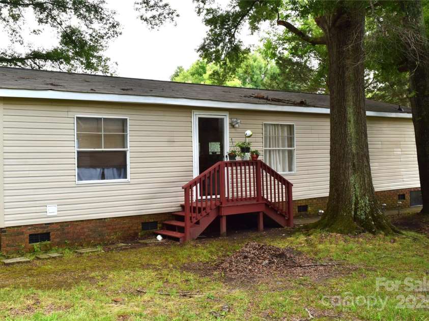 225 Emmett Street, Rock Hill, SC 29730.  MLS# CAR4278480, YatesRealty ID 24324. 
