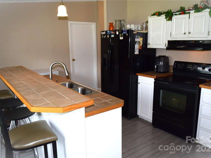 225 Emmett Street, Rock Hill, SC 29730.  MLS# CAR4278480, YatesRealty ID 24324. 