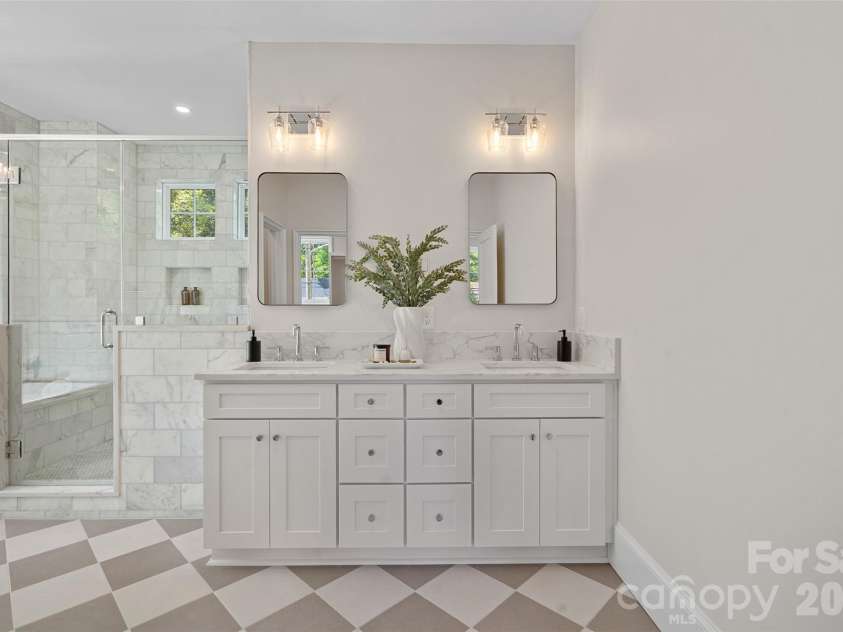 709 Norris Avenue, Charlotte, NC 28206.  MLS# CAR4380495, YatesRealty ID 24324. Stunning primary ensuite